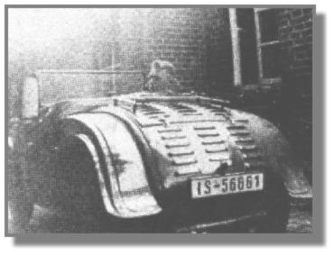 Auch der gebrauchte Hanomag-Sportwagen, den er sich 1934 kaufte, stammte aus Norden. Der kopfgesteuerte Einzylinder mit starrer Hinterachse war 60 km/h schnell.